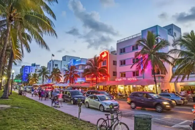 Planeje sua estadia em Miami com inteligência: clima, atividades e compras.