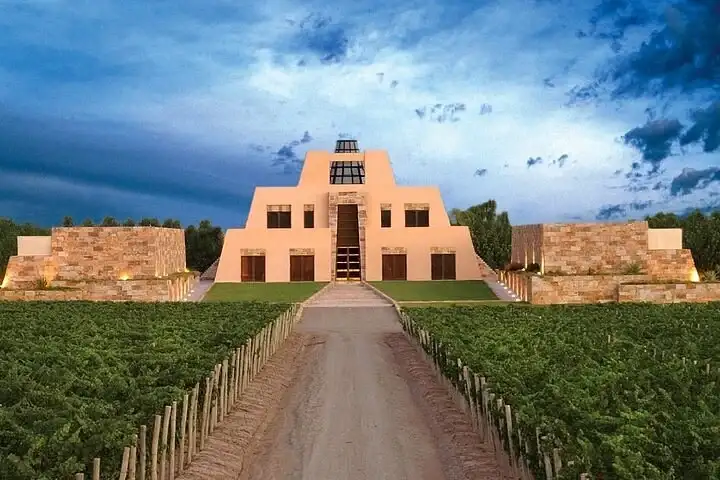 Mendoza: vinho, tradição e paisagens.